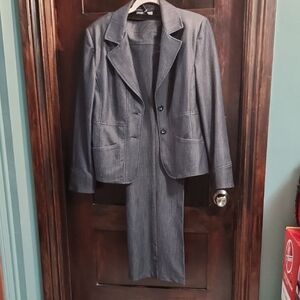 Stylish Gray Blazer and Pants Set